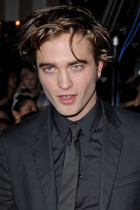 ssuperlunarie's tweet photo. robert pattinson. that’s it, that’s the tweet. https://t.co/ZpKKBUX4Po