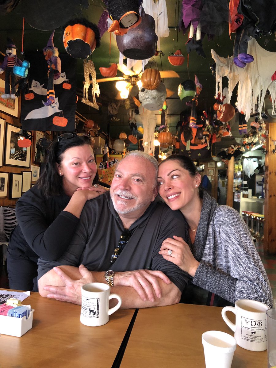 IzzoSink's tweet photo. Sorry I haven’t posted in a week! I’ve been away with my bestie @mamulachantal in the beautiful state of Connecticut. This cute breakfast place is called Sugar Bowl and it’s in Darien. We were spending time with our good friend and fashion designer Louis Dell’Olio. https://t.co/ZCzchuIGE8