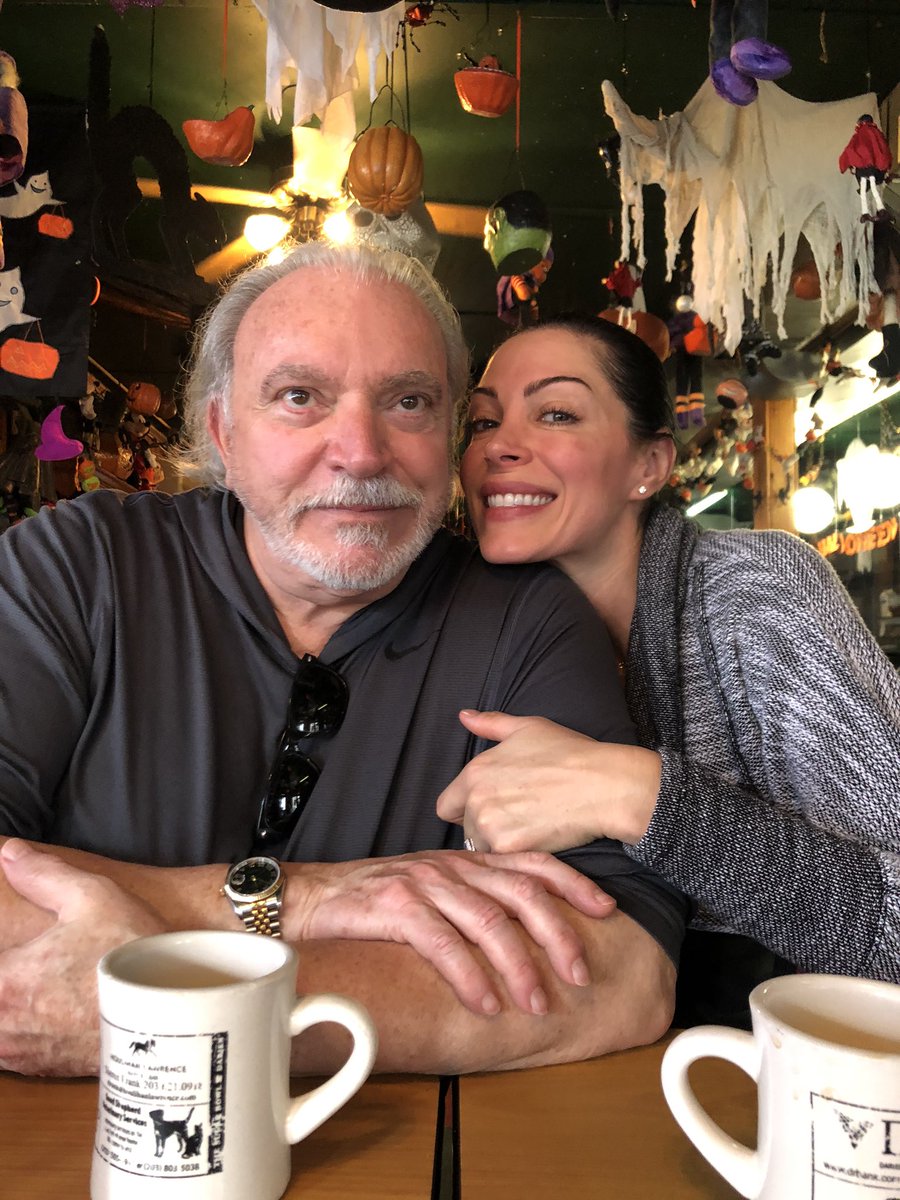 IzzoSink's tweet photo. Sorry I haven’t posted in a week! I’ve been away with my bestie @mamulachantal in the beautiful state of Connecticut. This cute breakfast place is called Sugar Bowl and it’s in Darien. We were spending time with our good friend and fashion designer Louis Dell’Olio. https://t.co/ZCzchuIGE8