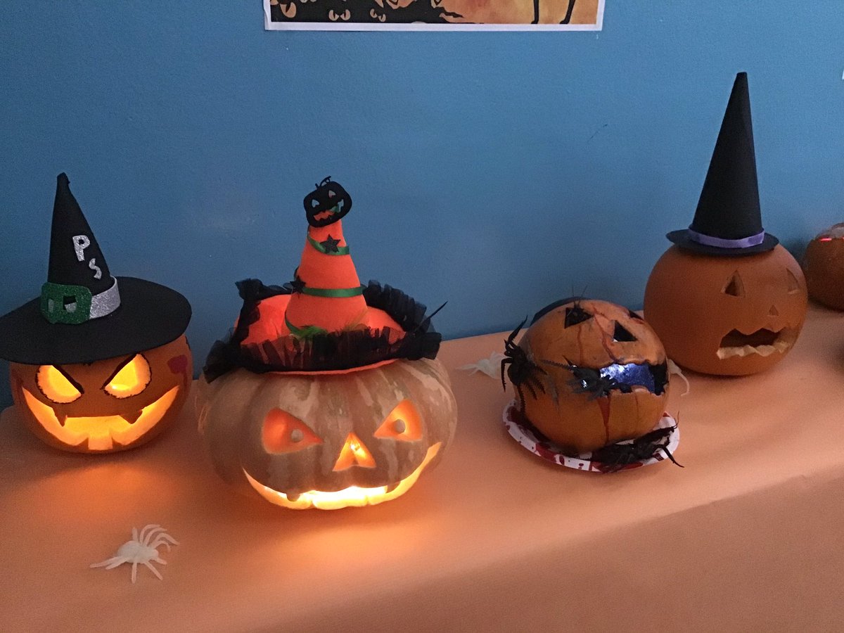 mercedaries's tweet photo. Pumpkin Contest is in CS. Amazing pumpkin. 

Genials carbasses a cicle superior! 

#fsf5prim #fsf6prim #halloween https://t.co/dBvwJPlbMO
