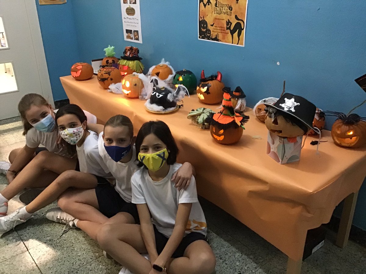 mercedaries's tweet photo. And they are the real artist! Thank you Very much for your amazing pumpkins. 

I ells són els autèntics artistes. Gràcies per aquestes súper carbasses. 

#fsf5prim #fsf6prim #halloween #pumpkin https://t.co/ZB8Q1oOJkl