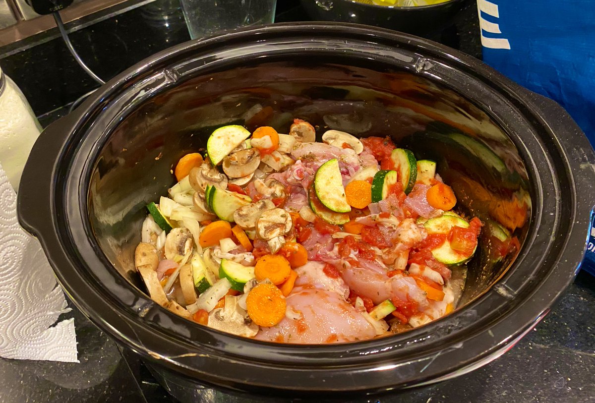 RealWilde's tweet photo. So ... in the past 6 days I have had no wine &amp; have found myself making Broccoli &amp; Stilton Soup, Mushroom Soup &amp; this morning I have a chicken casserole cooking before 10.30am. If anyone comes across the real me can you tell her to come home urgently please 😬🤨😳 #LockdownLoopy https://t.co/4XW5vL2VWc