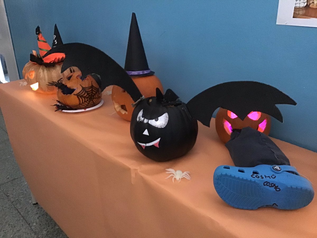mercedaries's tweet photo. Look! They are reals scary! 
Mireu! Realment fan molt por! 

#fsf5prim #fsf6prim #halloween #pumpkin https://t.co/crGc4QfmSV