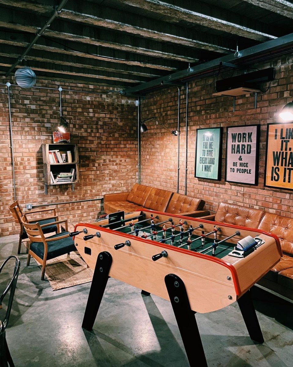 coherent_work's tweet photo. Meet The Old Church School. Home to some of the most influential business owners in the South West, this award-winning shared workspace can be found in the heart of Frome. If you are in the Somerset area and looking for a coworking space, be sure to check out @tocsfrome https://t.co/iRFTFujV5g
