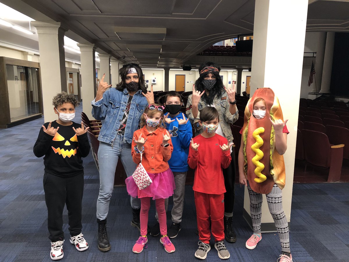 MissTederous's tweet image. Spirit Week —Halloween style! #80s #RockOn #8Blue #BMSPride 🎃💀👻