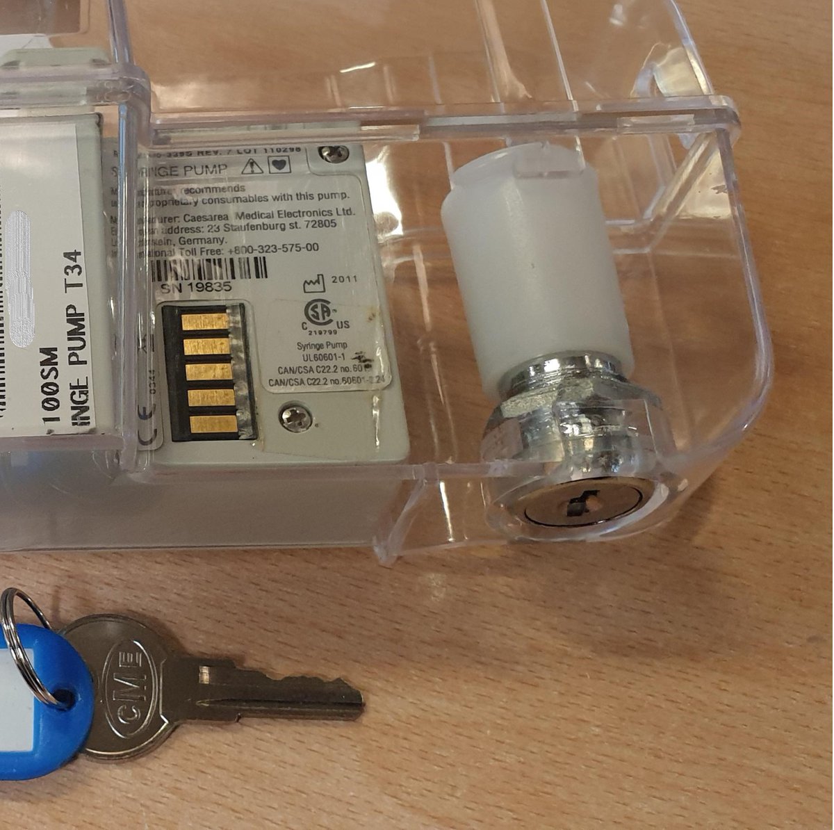 AnnaKEvans's tweet photo. At @IcesWorcester we deliver syringe pumps to teams and patients to allow vital medication to be given. We currently have a critical shortage of not only the PUMPS but also the KEYS. Clinicians please can you return any currently unused pumps and spare keys urgently. https://t.co/MCC66NITce