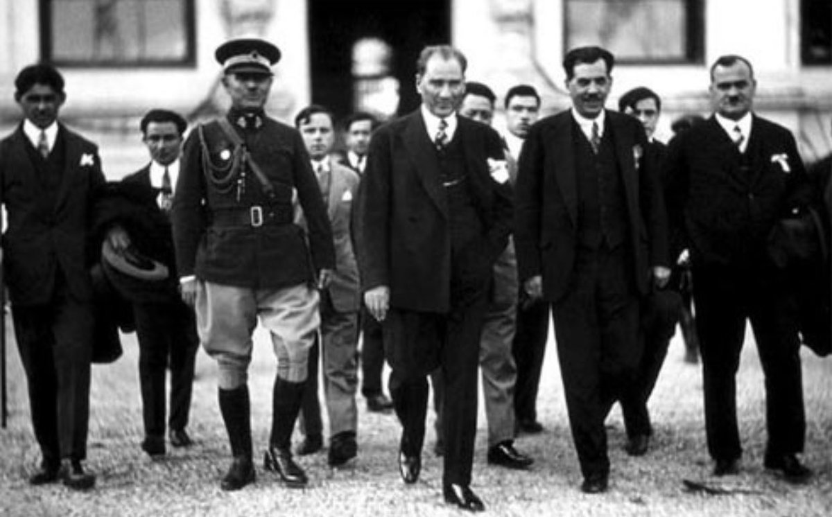 Bizlere emanet ettiğin Cumhuriyet'in koruyucusu olacağımıza, 97 sene önceki ruhla onu daha ileri taşımak için çok çalışacağımıza, gelecek nesillere senin aydınlık fikirlerini anlatacağımıza bir kez daha söz veriyoruz. #CumhuriyetBiziz