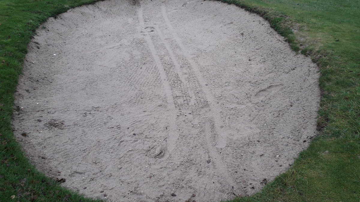 Here we go again? What are they thinking 🤔, and people complain the bunkers aren’t looked after... please do your bit guys ⛳️