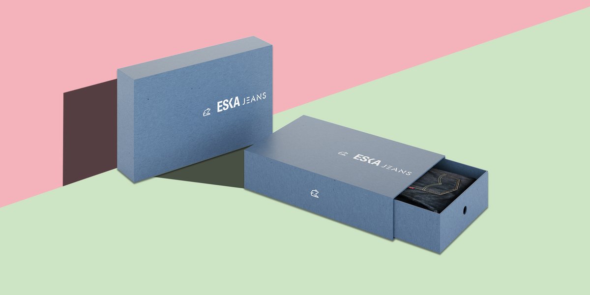 DENIM IS THE NEW GREEN! A premium book, a luxury gift pack, an eco-friendly pack of business cards... All made from a pair of old jeans! 
#eskajean #circularfashion #recycledboard #luxurypackaging #denim