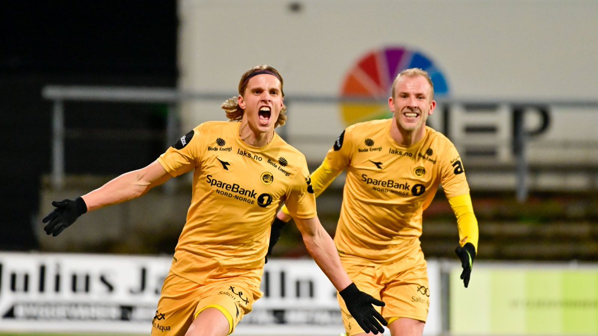 HistoriskeGlimt's tweet photo. 3 år siden: på denne dagen i 2017 scoret @Saltnes14 tre ganger da @Glimt slo @AsaneFotball 6-0 hjemme på Aspmyra. K. Opseth (2) og @jenspetter99 sto for de tre andre målene. 

📷: https://t.co/BjdnG2x3Pu https://t.co/Wx2pIDIXWx