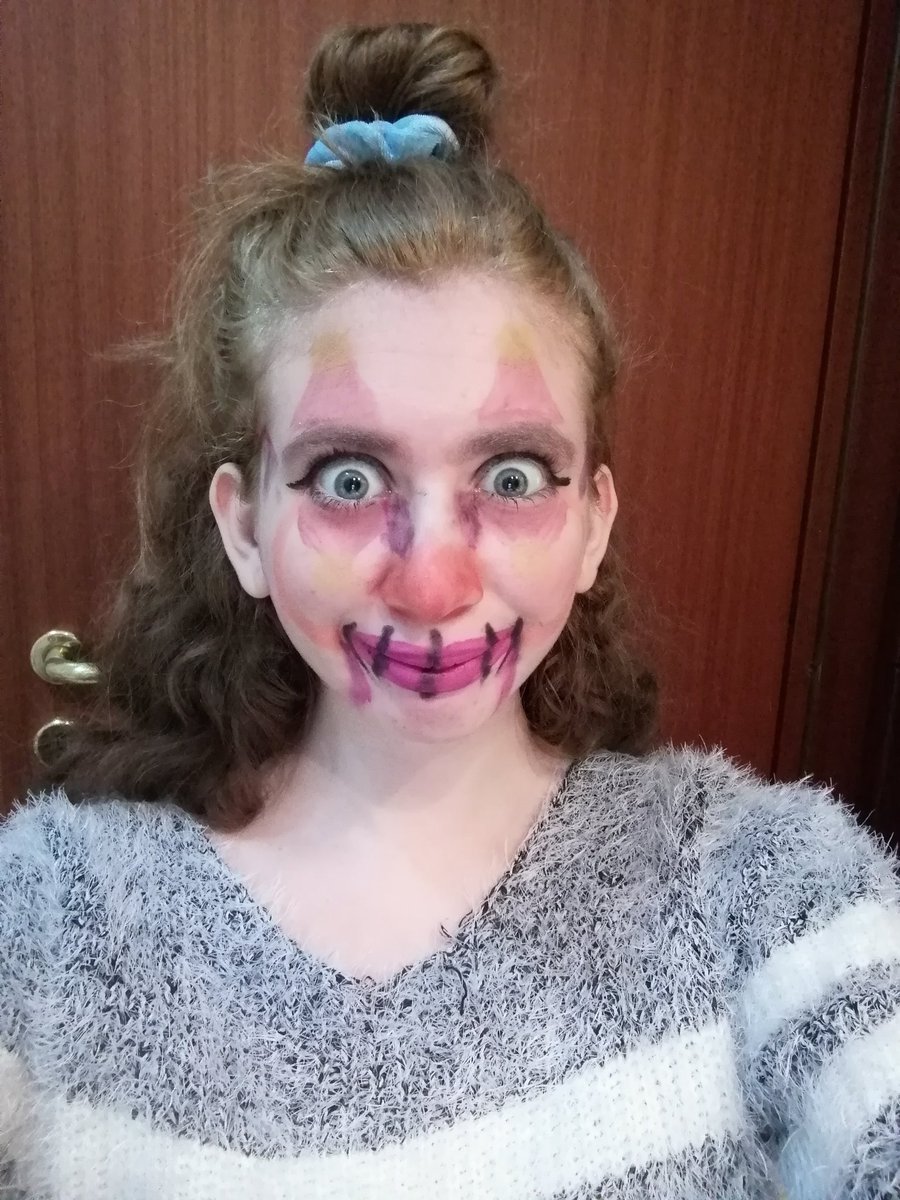 Ser_Sartorius's tweet image. I got a little with what I had at my fingertips.
I don't really like it but okay I tried and it's not entirely bad :-)
@LiamPayne
#LPact3 
#LPMakeUpComp