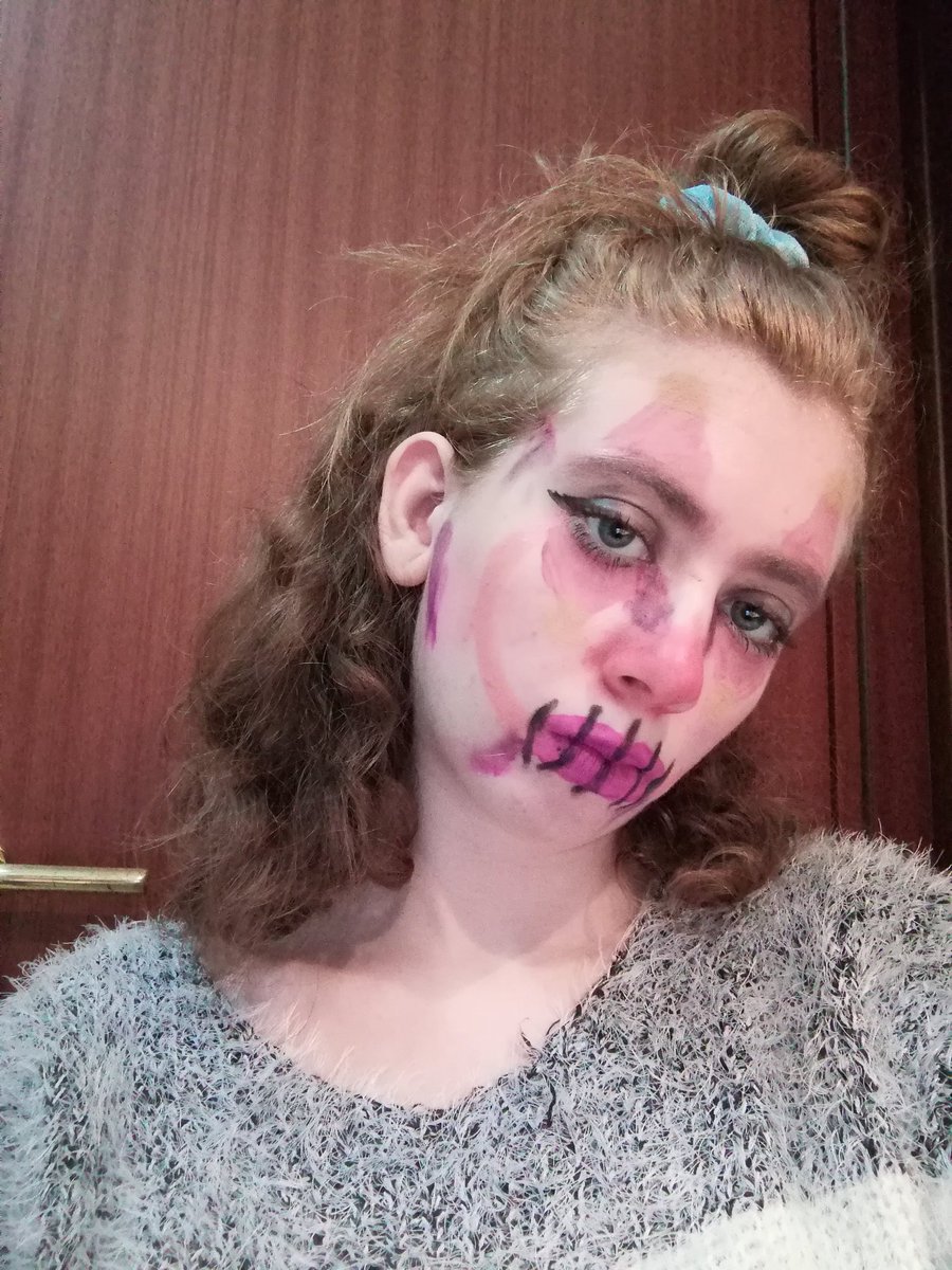 Ser_Sartorius's tweet image. I got a little with what I had at my fingertips.
I don't really like it but okay I tried and it's not entirely bad :-)
@LiamPayne
#LPact3 
#LPMakeUpComp