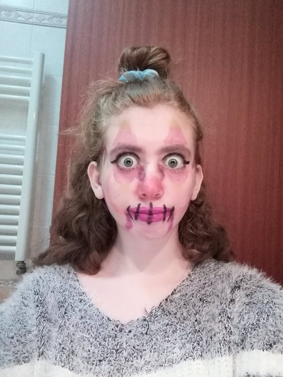 Ser_Sartorius's tweet image. I got a little with what I had at my fingertips.
I don't really like it but okay I tried and it's not entirely bad :-)
@LiamPayne
#LPact3 
#LPMakeUpComp