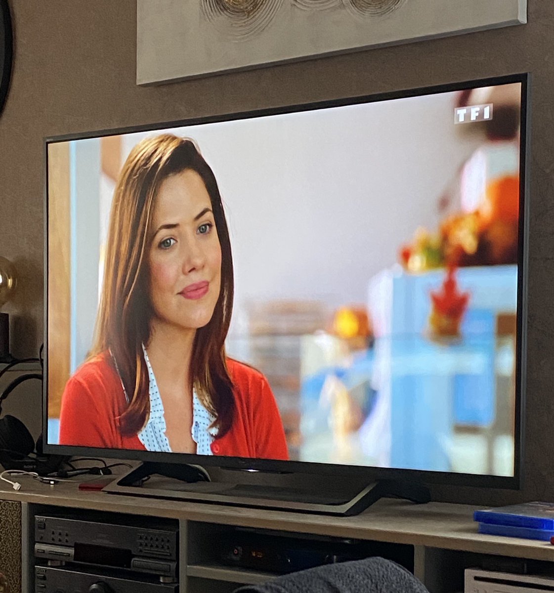 Anatomy_Blaker's tweet image. Look who’s on French TV 🇫🇷🎃🧡#PumpkinPieWars @julie_gonzalo