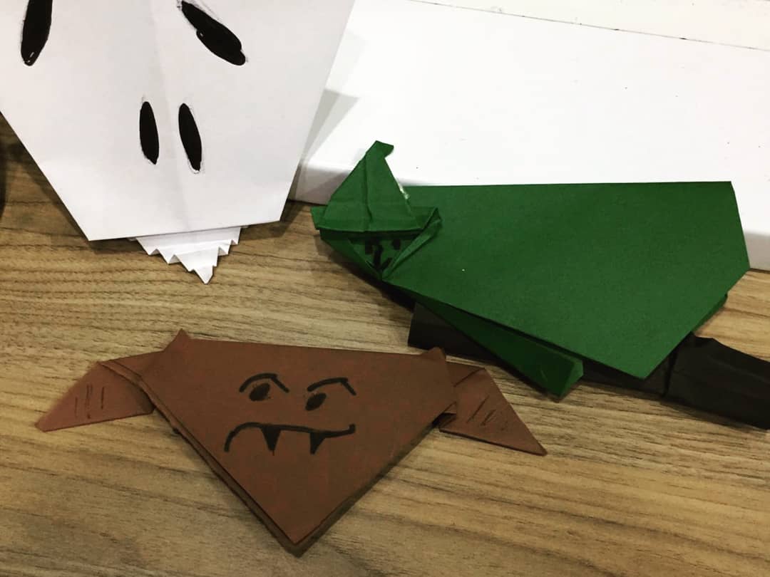 GildedLilyCic's tweet photo. 🎃 Halloween Origami from last week's workshop with Yeun! 🎃 We hope everyone has a fun and spooky Halloween on Saturday, these were really fun to make and easy to do with the kids.🧡
#halloween #glasgow #halloweenorigami #origami #gildedlily  #craftstutorial #glasgowwomen #govan https://t.co/eYuchTMMmD