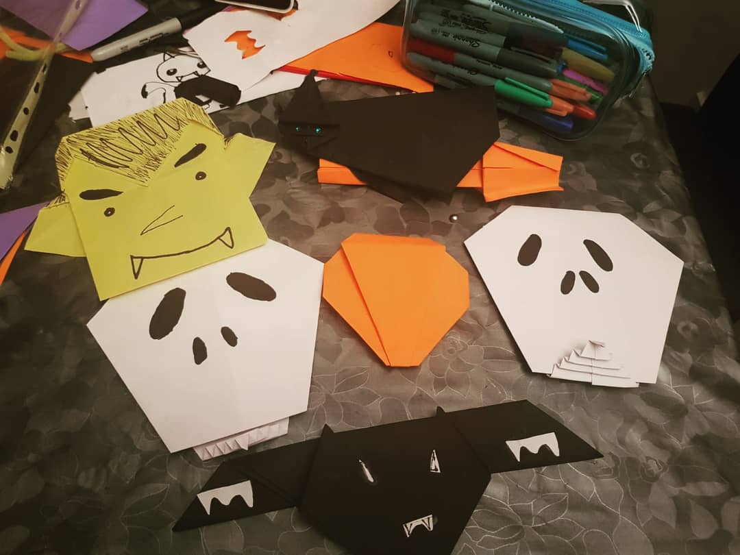 GildedLilyCic's tweet photo. 🎃 Halloween Origami from last week's workshop with Yeun! 🎃 We hope everyone has a fun and spooky Halloween on Saturday, these were really fun to make and easy to do with the kids.🧡
#halloween #glasgow #halloweenorigami #origami #gildedlily  #craftstutorial #glasgowwomen #govan https://t.co/eYuchTMMmD