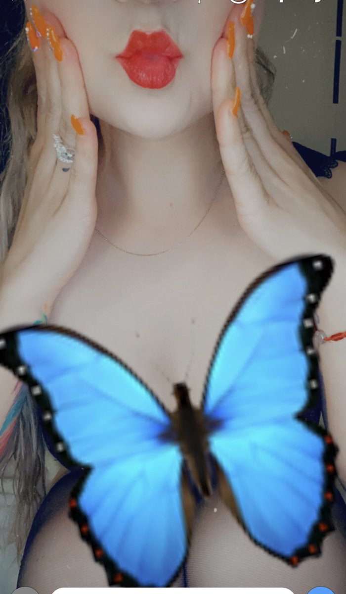 lyrias5's tweet photo. Sale primer set de fotitos VIP’s de lyrias!!! Te espero en el directo de hoy 😈😈 /@lyrias26 en #twitch #Halloween2020 https://t.co/iX8xvZj18f