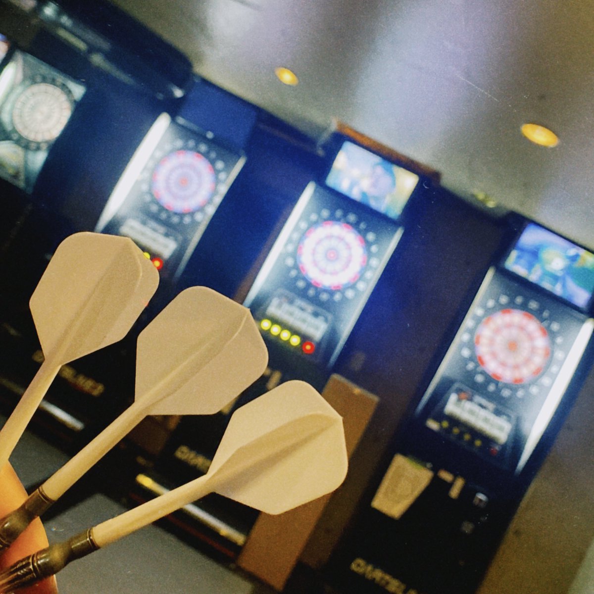 D_TARGET_'s tweet photo. こんばんは!D-TARGETスタッフかやです☺️
本日初回払いで1500円投げ放題された方は、明日から今週日曜日まで毎日500円で終日投げ放題です!!
たくさん飲んでたくさん投げませんか〜!🍻
12時からはスタッフしょうやさんになります!気軽にお���しくださいませ꜀(.௰. ꜆)꜄
#江古田 #DTARGET #ダーツ https://t.co/QNyzowN9bN