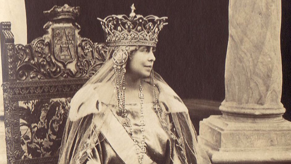 romaniaineu's tweet photo. Mother of the nation, soldier queen, subtle diplomat, patron of the arts, refined feminity icon, born leader, symbol of women empowerment , strong spirit, strong mind, paragon of courage - Queen Marie of Romania(1875-1938) was born #OnThisDay. Learn more👉 https://t.co/UNGErX0R6r https://t.co/f01bO3p5Fn
