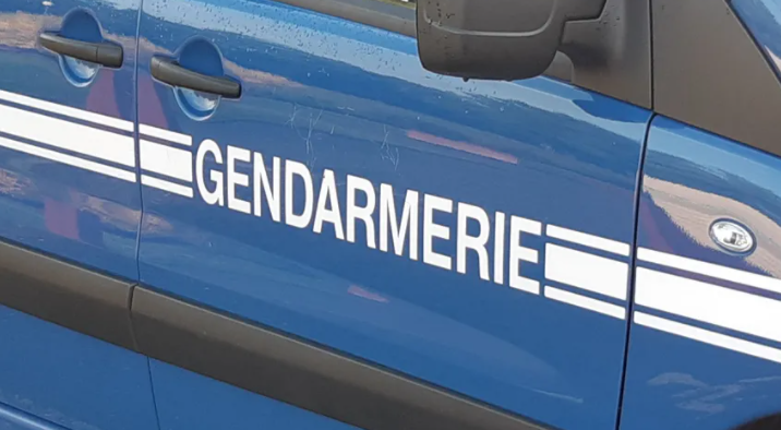 icipaysdesavoie's tweet photo. Appel à témoins #hauteSavoie : la gendarmerie recherche l'automobiliste qui a percuté un cycliste sans s'arrêter ce mercredi soir à la Balme-de-Sillingy

@Gendarmerie_074 

https://t.co/0MMOtXIRy2 https://t.co/BNsBIMkOLr