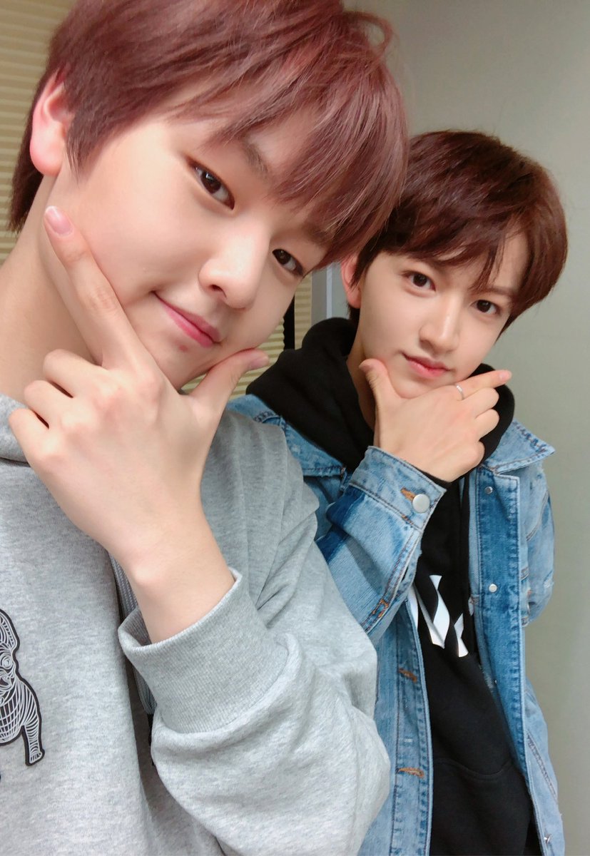 BAE173_member's tweet photo. [#빛 #도현] 
오늘 나를 소개합니다 브이라이브!! 너무 재미있었어요! 저희에 대해 소개해드리는 시간을 가져보았는데 저희 오늘 잘 했나요??😊
다음에도 또 찾아오겠습니다 안녕~!!

#BAE173 #비에이이173
#BIT #DOHYON https://t.co/xvBNXZXUMB