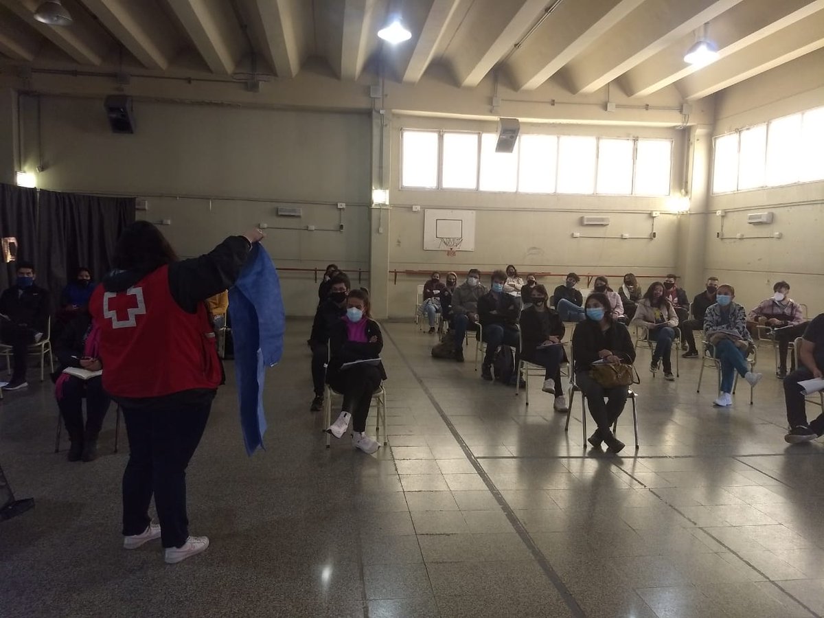 CRA_CBA's tweet photo. 🙋🏻♀️ Ayer se brindó capacitación en bioseguridad y toma de muestras a Facultad de Ciencias Médicas y #FICDE
#CruzRojaSiempreEstá 💪🏼
#capacitacion #bioseguridad #muestras @MedicasUNC @InstitutoFICDE https://t.co/tftbgDStFg