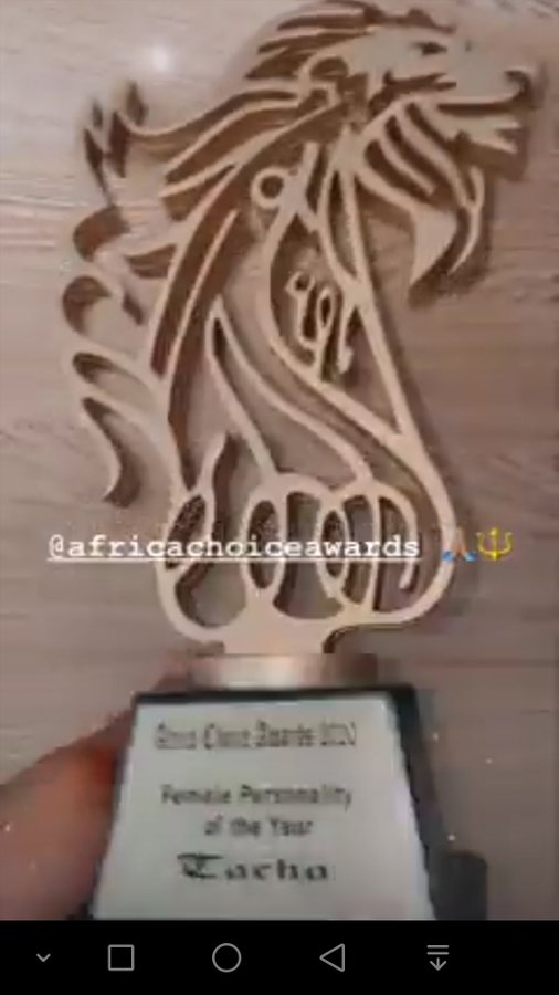 __shinaayo's tweet photo. Titans 
The award is finally here 💃💃💃💃💃💃💃
Congrats once again Queen @Symply_Tacha
#MyTachaJourney https://t.co/XWqgEwwKgH