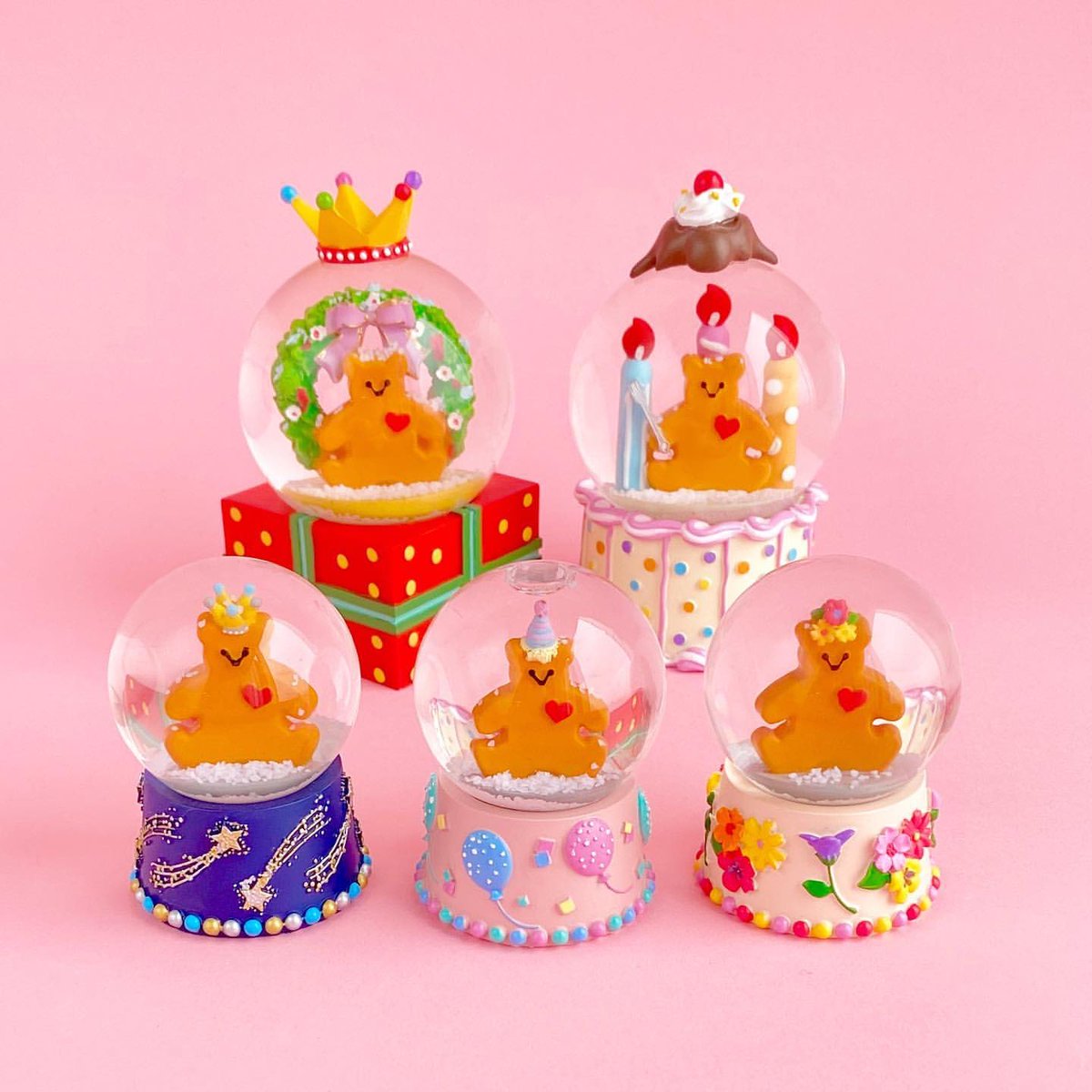👑🧸🎁『#ミセスグロスマン』のベアがスノードームになりました