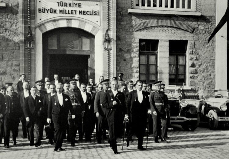 EryaProduction's tweet photo. Cumhuriyetimizin 97. Yılı kutlu olsun Ne Mutlu Türk’üm diyene. #29ekim #MustafaKemalATATÜRK #TürkiyeCumhuriyetiDevleti https://t.co/wGCzx5safz
