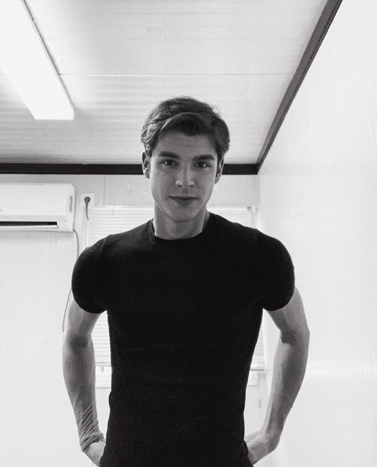 𝑴𝑬𝑳 💫 tweet media