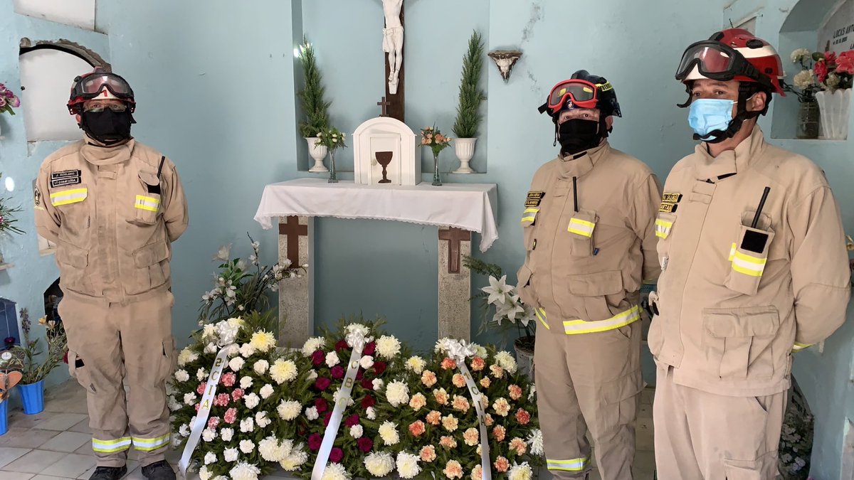 En el día de hoy mantenemos el recuerdo fiel a nuestros cofrades que ya no están junto a nosotros.. #bomberos ⁦<a href="/PrimeraCBCart/">Primera Cartagena</a>⁩ ⁦<a href="/municartagena/">Cartagena_Chile</a>⁩