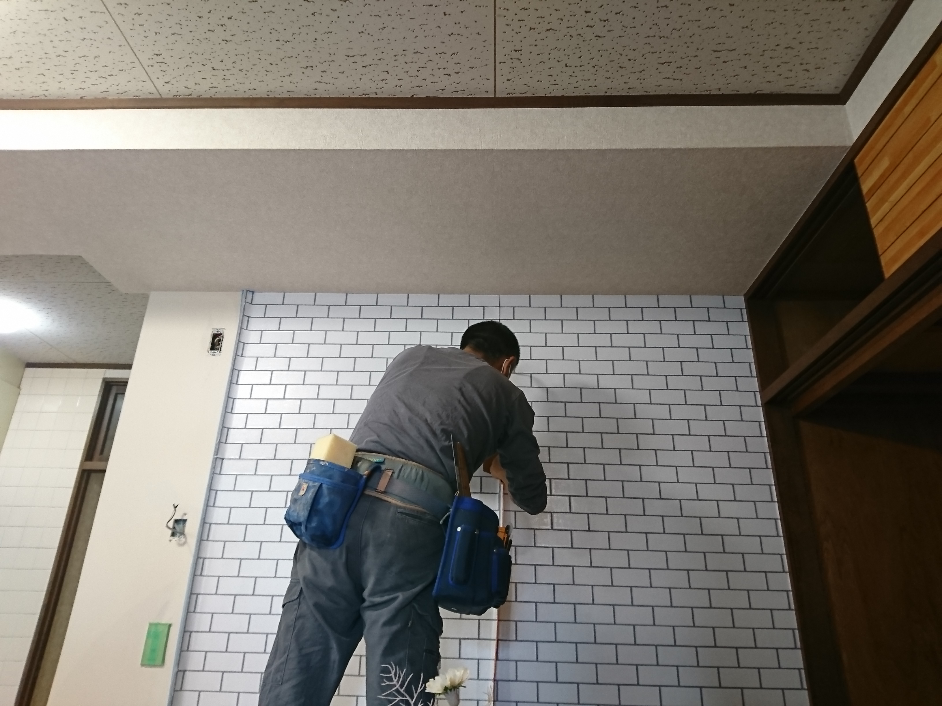 ブレインワークス クロスの張替えならお任せください 壁紙を新しくして 気分を上げてみてはいかがですか クロスの補修も承っております ハウスクリーニング岐阜 エアコンクリーニング 岐阜 家事代行 岐阜 クロス の張替え 補修 T Co