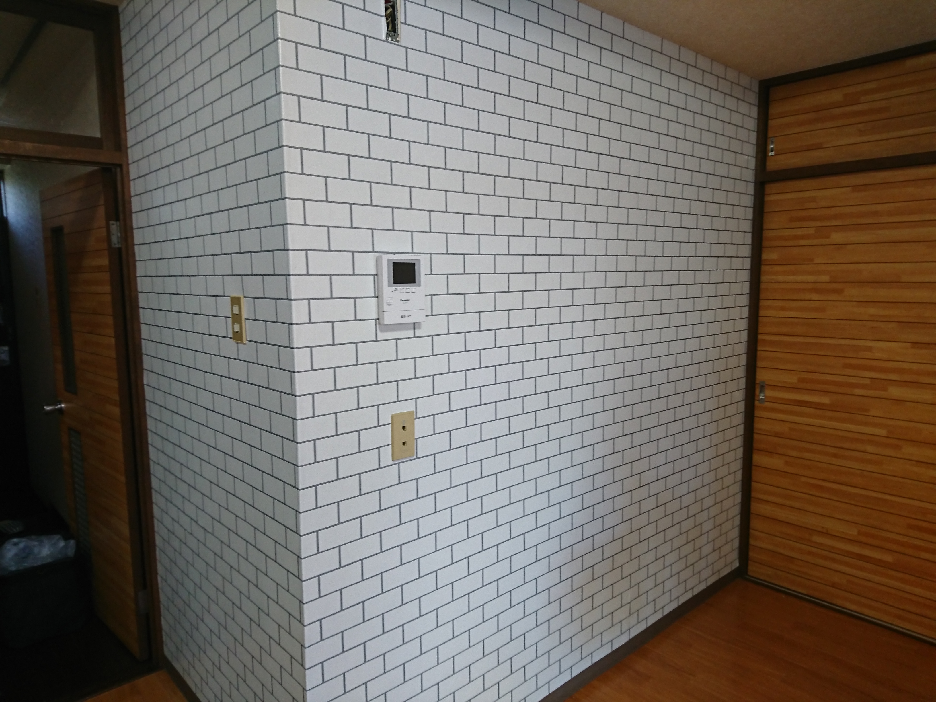 ブレインワークス クロスの張替えならお任せください 壁紙を新しくして 気分を上げてみてはいかがですか クロスの補修も承っております ハウスクリーニング岐阜 エアコンクリーニング 岐阜 家事代行 岐阜 クロス の張替え 補修 T Co