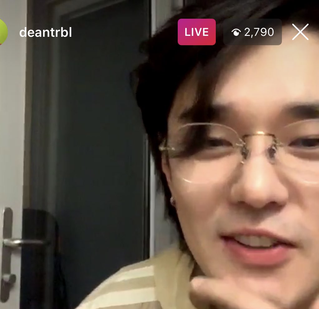 deansintro's tweet photo. DEAN LOOKED SO GOOD TODAY THE HAIR THE GLASSES EVERYTHING https://t.co/RW6X1Hl51P