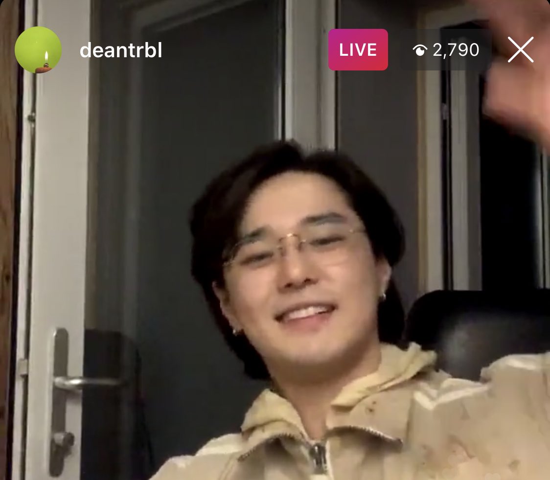 deansintro's tweet photo. DEAN LOOKED SO GOOD TODAY THE HAIR THE GLASSES EVERYTHING https://t.co/RW6X1Hl51P