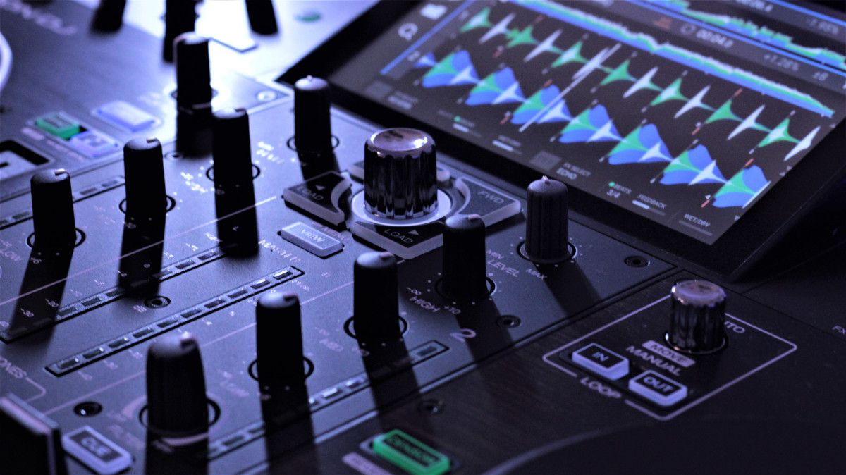 SaulDj's tweet photo. Review desde @selectormusical del @DenonDJ_USA Prime 2, un todo en uno para todos los gustos.
#teotormo #SelectorMusical #DenonDj #DenonDjPrime2
Link. https://t.co/sY0YtWzPBR https://t.co/hJxHeIkqie