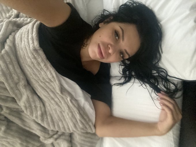 Good morning. Argghhhhh!!! Does anyone know how to wash oil out of hair? Did a shoot with so much oil<a href="/tag/kiraqueen"class="tags"><span>#kiraqueen</span></a>