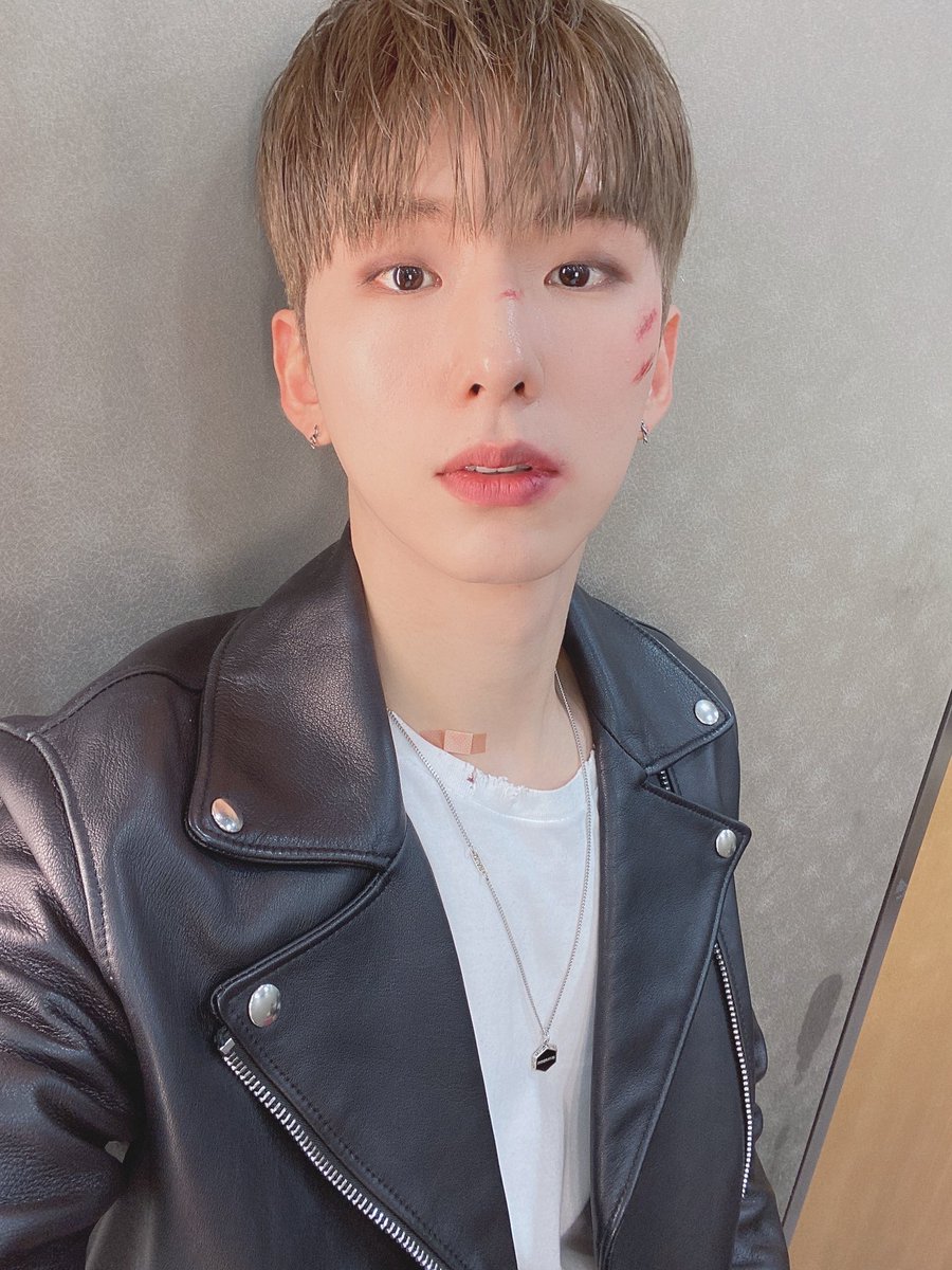 OfficialMONSTAX's tweet photo. 몬베베 방송 잘 봤어요?!
이번 커버는 엠스튜디오로 보여드릴수 있어서 더 좋았습니당ㅎ

#기현 #Christopher #bad https://t.co/U6CNaSRVkv