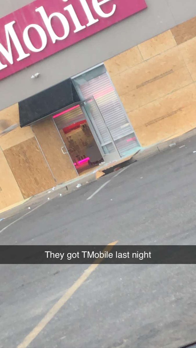 itsZavageZ's tweet photo. #Philly #Riots #NorthPhilly #DrivingBy https://t.co/eNZ6O2Biu4