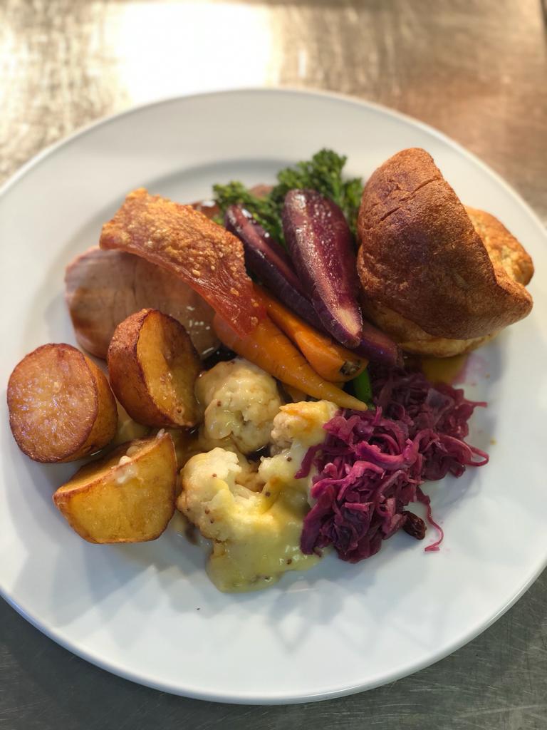Have you booked for our Sunday Roast lunch yet?  The perfect way to spend an Autumn Sunday, and you can take a walk around the gardens afterwards 😀😀 Pre booking essential madingleyhall.co.uk/sunday-lunch