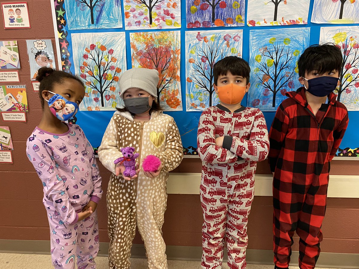 MrsRyanTweets's tweet photo. Comfy and cozy during Spirit Week. What a great day it was!@StVeronicaDP https://t.co/AJ5H8YA3uK