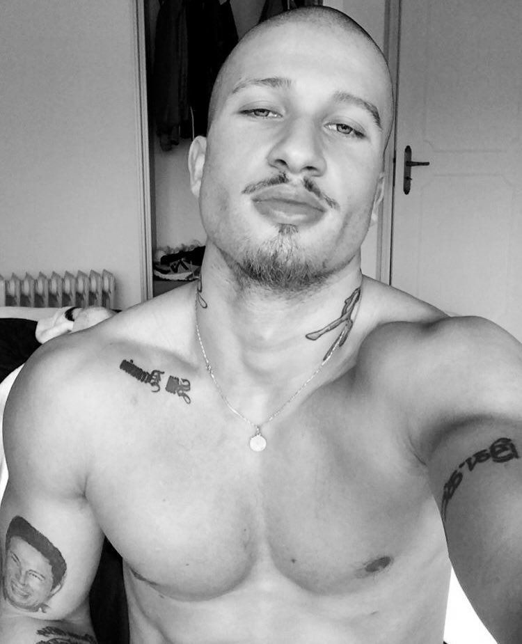 ⠀⠀
        ◞ ◞ 𝗆𝗈𝗋𝗇𝗂𝗇𝗀,

       𝗜 𝗚𝗢𝗧 𝗧𝗪𝗢 𝗥𝗘𝗗 𝗣𝗜𝗟𝗟𝗦 
       𝗧𝗢 𝗧𝗔𝗞𝗘 𝗧𝗛𝗘 𝗕𝗟𝗨𝗘𝗦 𝗔𝗪𝗔𝗬.
⠀⠀