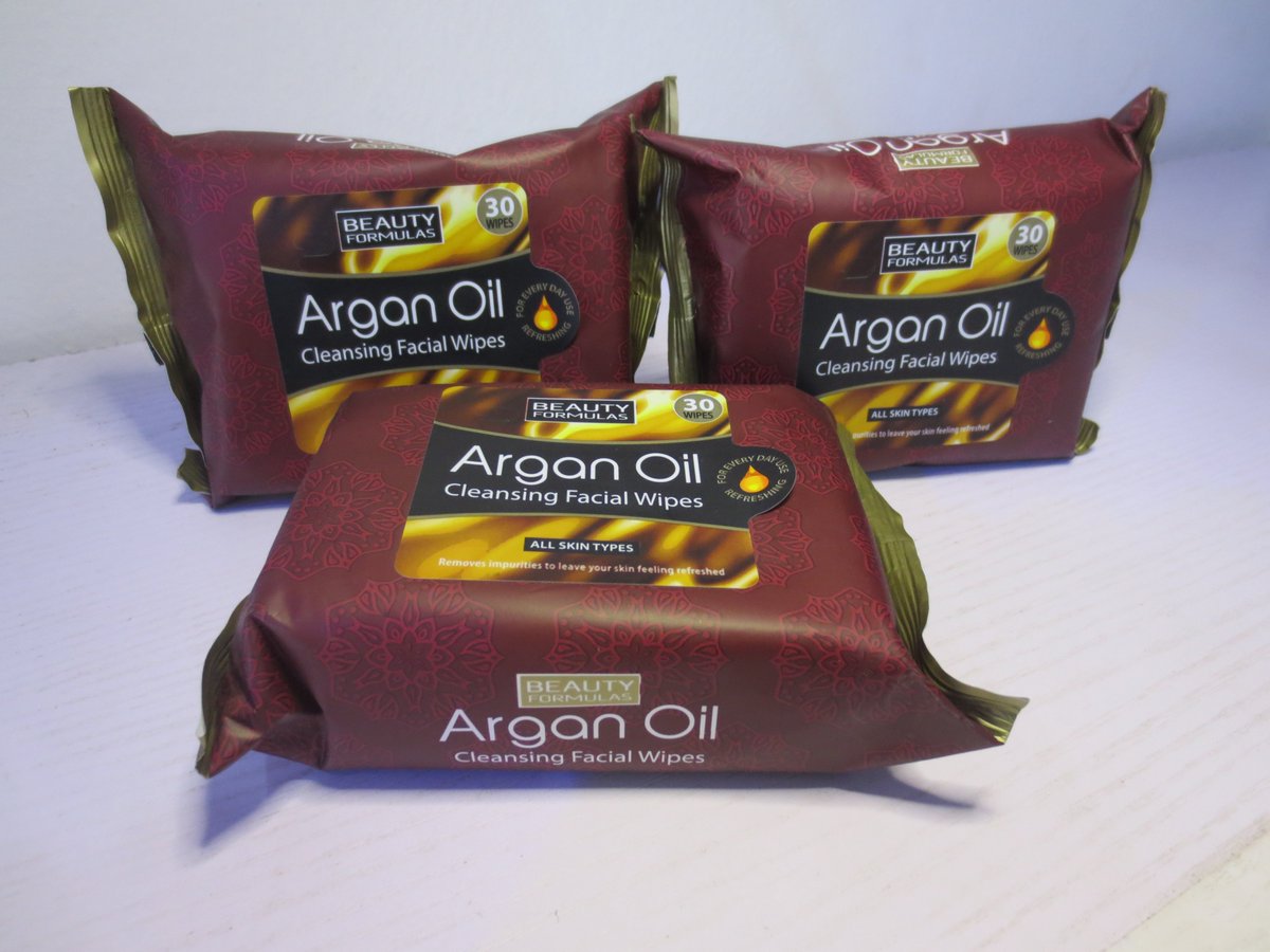 Ritall_Beauty's tweet photo. Argan Oil Cleansing Facial Wipes (30) providing a unique blend of natural oils, minerals and fatty acids promoting the repair and damage caused by free radicals, maintaining healthy skin, hair, nails and lips.
Price:#1000
#Ritall_beauty_care https://t.co/GGjm7rL2SU