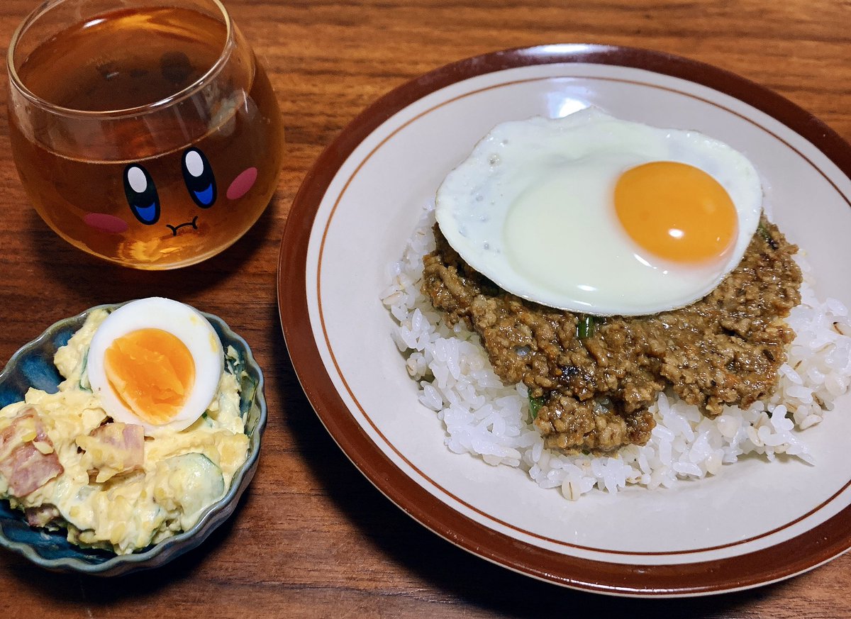 作中に出てきたドライカレーとポテトサラダはこんなんです
https://t.co/g3NwBVl8Q8 