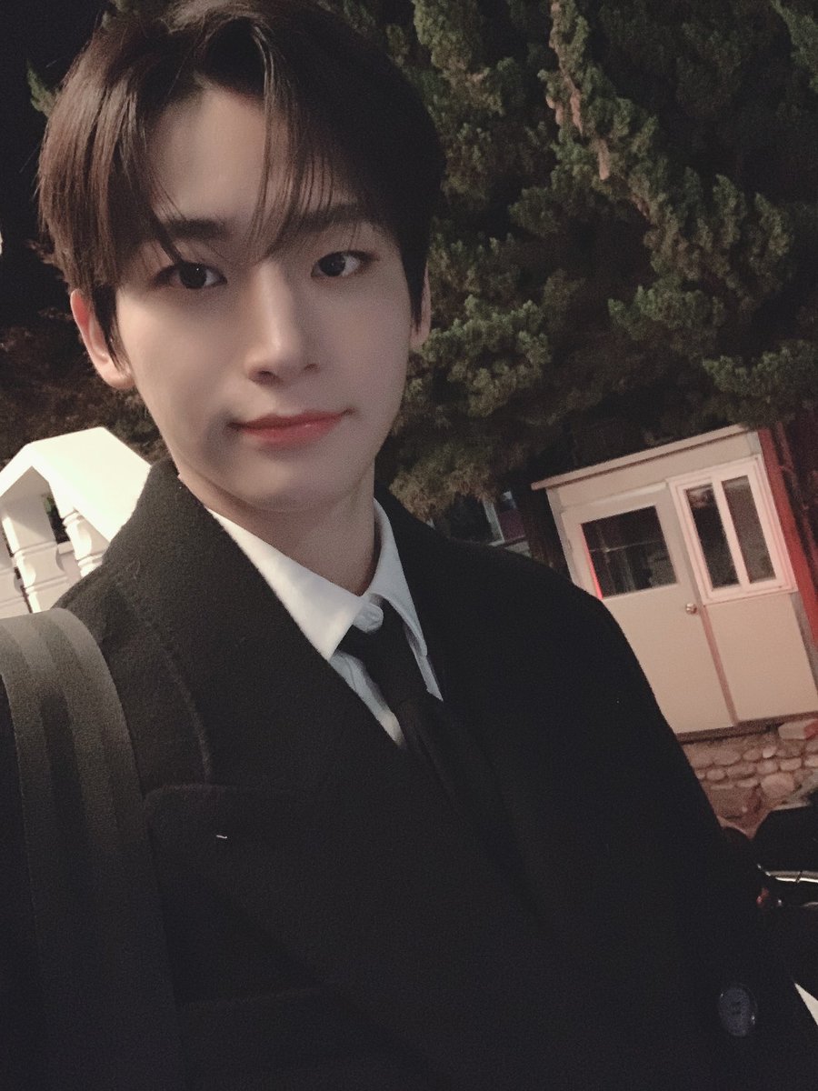 CRAVITY_twt's tweet photo. 러비티~😈저승이가 데리러왔다~👿 오늘 하늘보러 나랑 같이가요🎃
#정모 #러비티 #도깨비 #저승이 #러비티_같이가요 #포토쿠래퍼 https://t.co/7u7h3Ur4gB