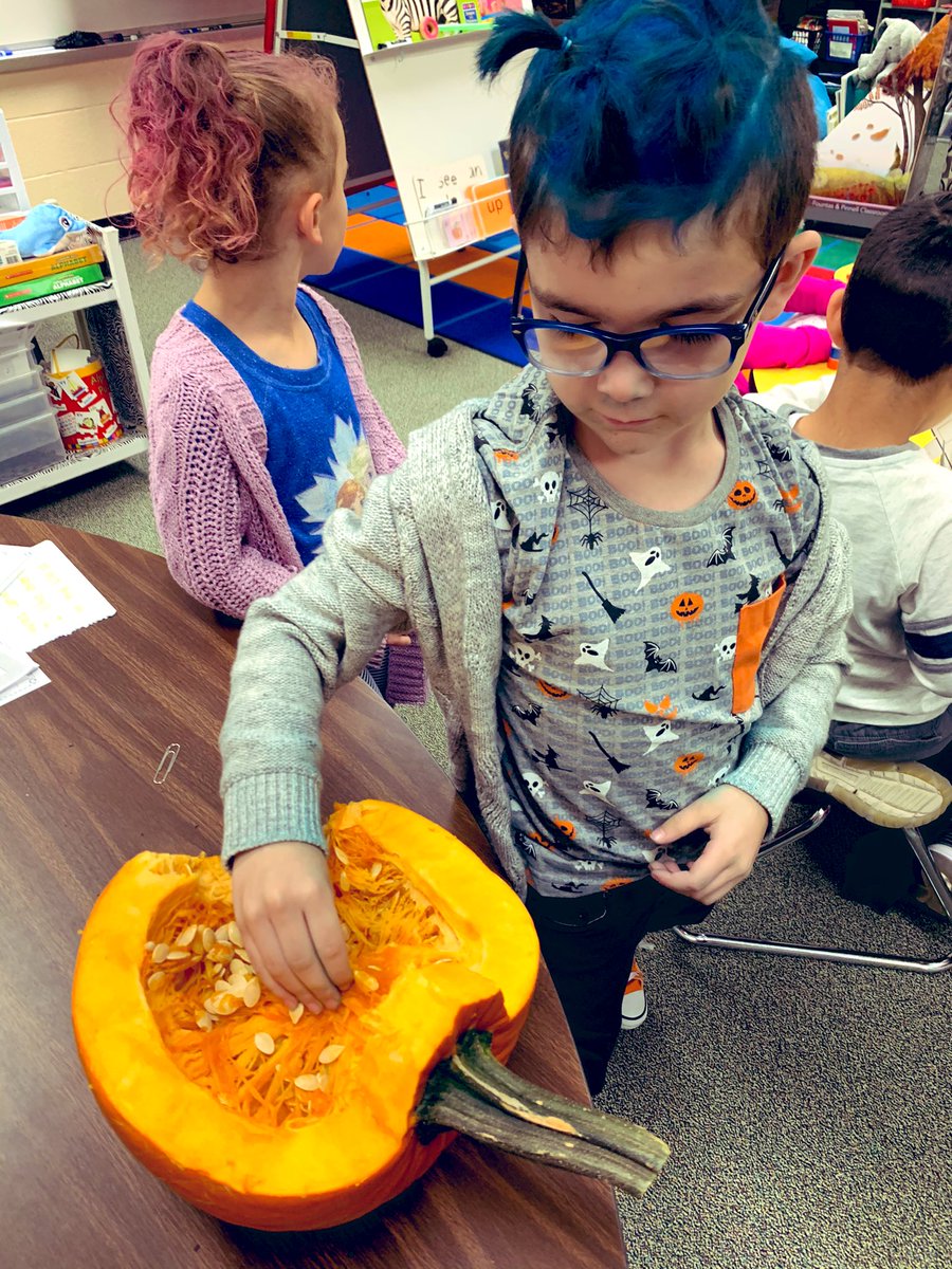 MrsPierceKinder's tweet photo. Pumpkin science AND crazy hair?! What a day! @HumbleISD_DWE https://t.co/MgLlEdNJsl
