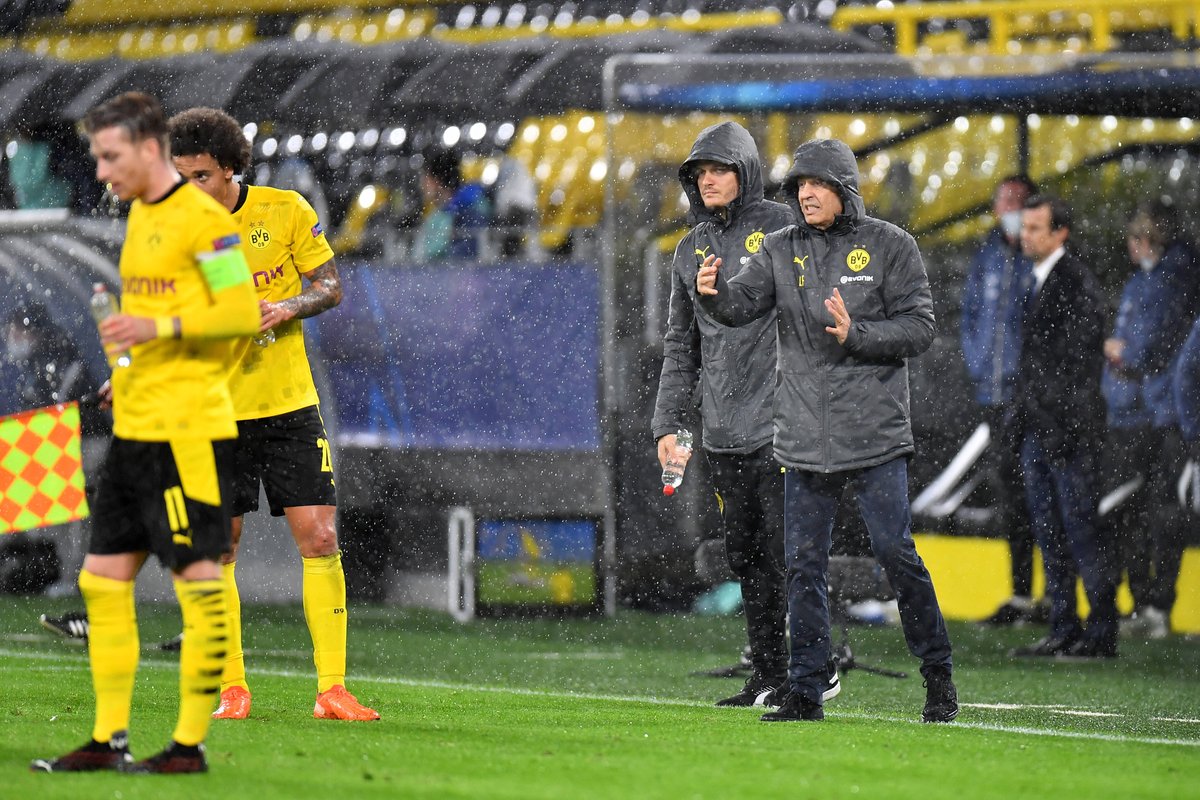 RNBVB's tweet photo. ⚽️ Der #BVB müht sich zum Sieg gegen #Zenit St. Petersburg. Hinter den Kulissen diskutiert Borussia #Dortmund die Trainerfrage - und muss bei der Personalie Lucien #Favre bald Farbe bekennen.
☝🏻 @DirkKrampe kommentiert (RN+): https://t.co/wSyQZIQ2QB #BVBZenit (Foto: imago) https://t.co/WVeZ9Lpsa2