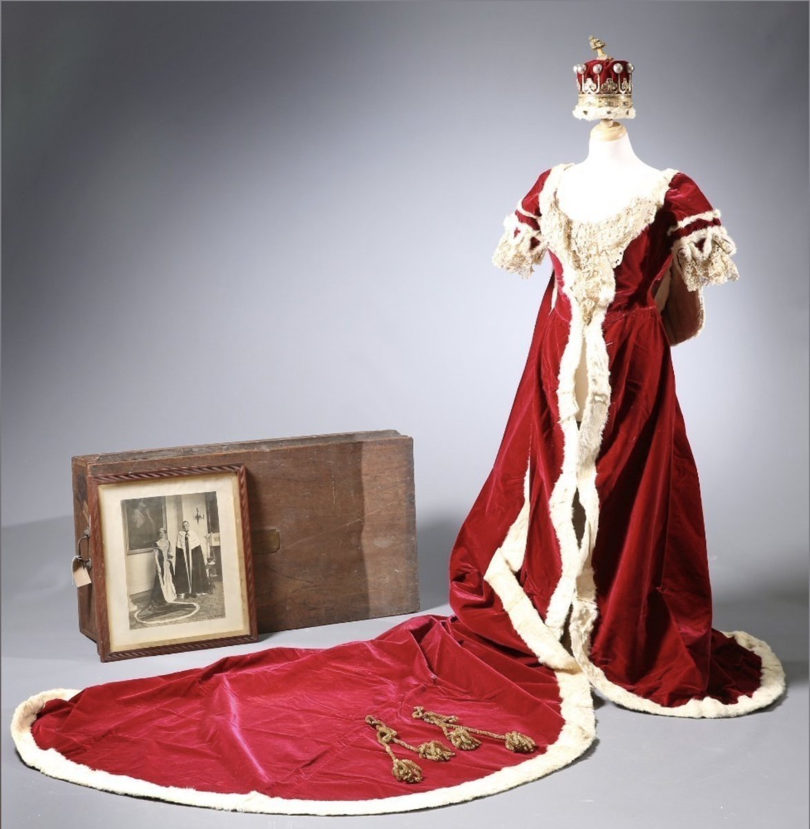 _auctionary's tweet photo. Today at 10am GMT, @elstobandelstob began its Three Day Sale of Fine Art &amp; Antiques. 
https://t.co/orE3alHrz3

Stay Tuned with us for more auction news and updates to come. 

#elstobandelstob https://t.co/sZjvderCr6
