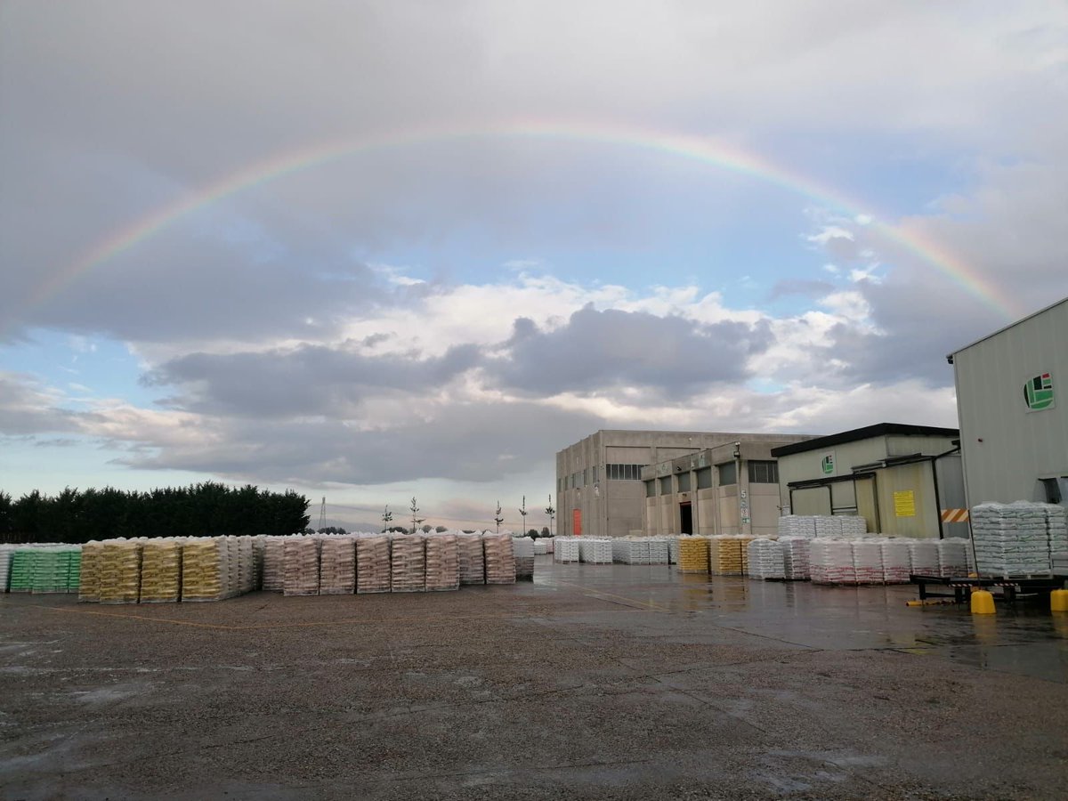 fometfert's tweet photo. #fomet #fometspa #fertilizzanti #fertilizer #rainbow https://t.co/aMkboe2eP9