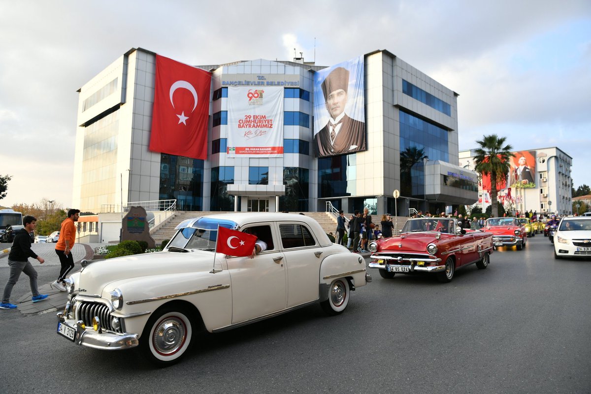 BAYRAM SEVİNCİ BAHÇELİEVLERDE YAŞANIR
BAYRAMIMIZ KUTLU OLSUN🇹🇷
#29EkimCumhuriyyetBayramımız